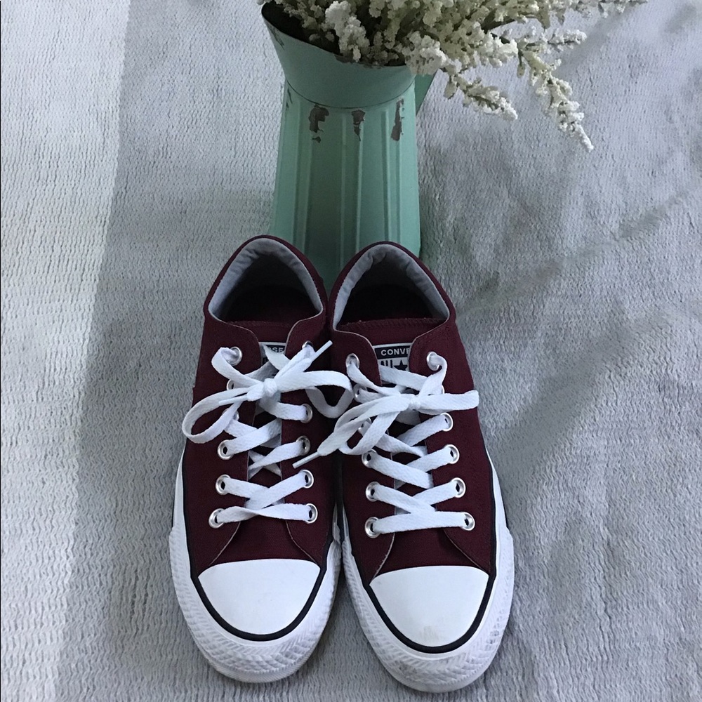 Converse All Stars Chuck Taylor Size 7 Maroon